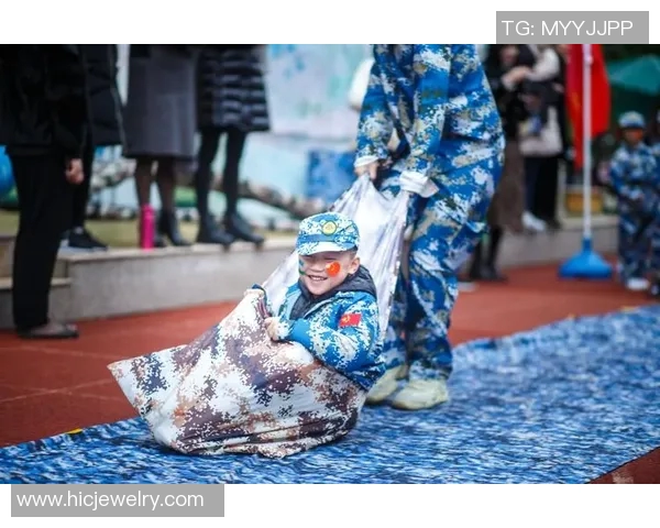 姚明携小虎小孩共度欢乐时光展现亲子互动的温馨瞬间