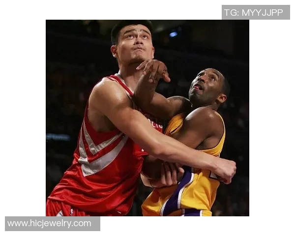 姚明首发替补之路揭秘：从巨星到团队核心的转变与挑战