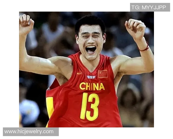 姚明拦球瞬间展现篮球巨星风范与无畏精神的完美结合 姚明拦球瞬间展现篮球巨星风范与无畏精神的完美结合