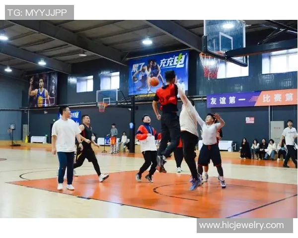 鸟人飞跃姚明身高之巅展现篮球艺术的精彩瞬间 鸟人飞跃姚明身高之巅展现篮球艺术的精彩瞬间