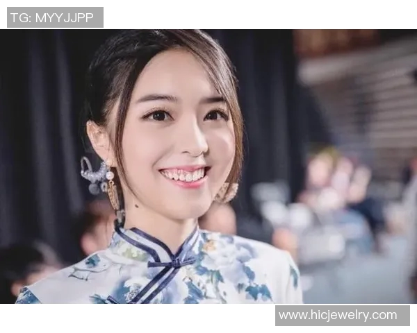 余霜化身足球明星展现球场魅力与风采引发热议